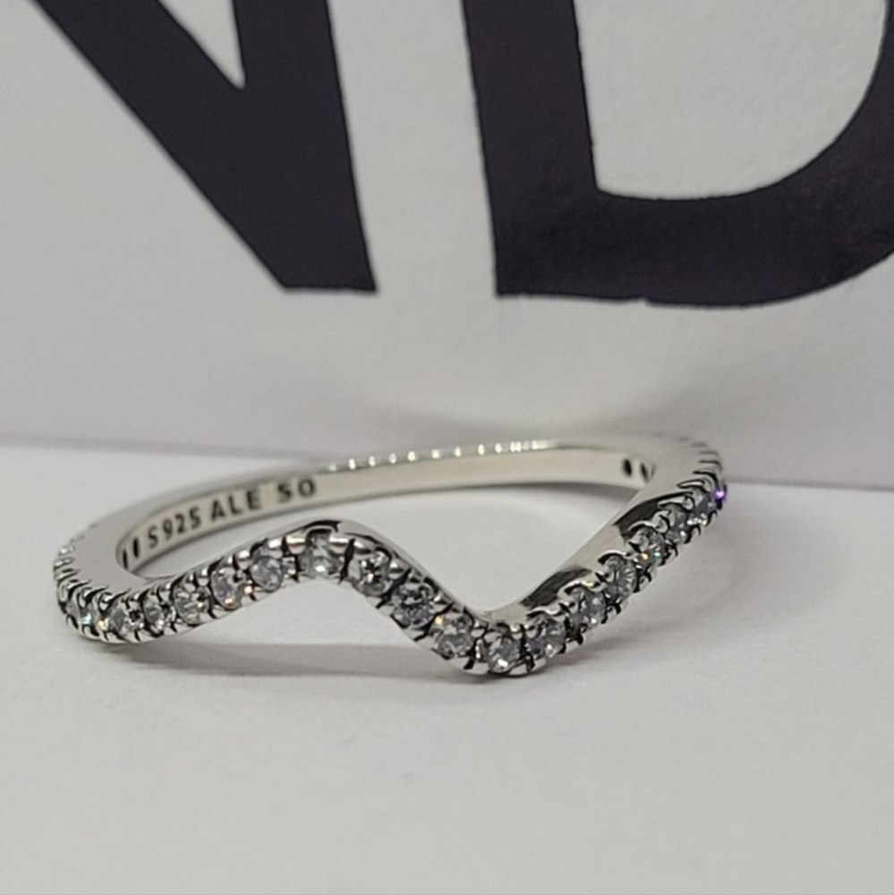 Pandora Sparkling Wave Ring